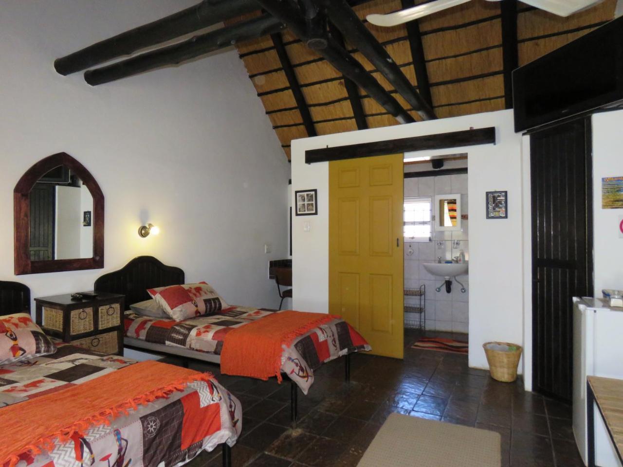 Lion'S Den Guesthouse Otjiwarongo Exterior photo