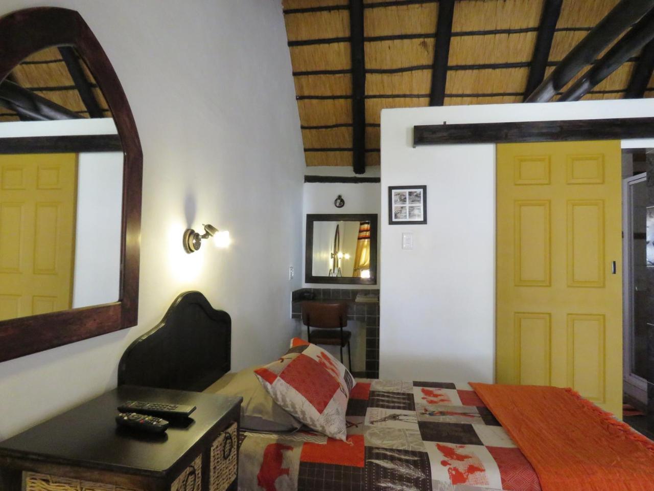 Lion'S Den Guesthouse Otjiwarongo Exterior photo