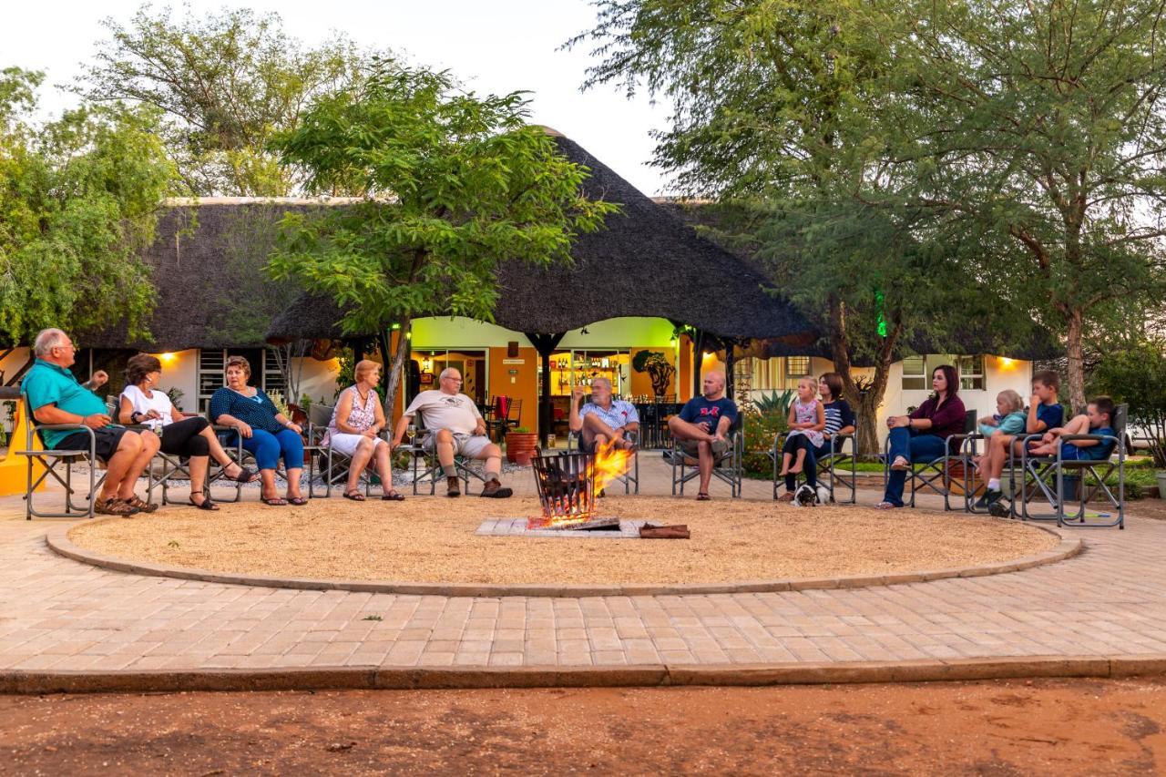 Lion'S Den Guesthouse Otjiwarongo Exterior photo