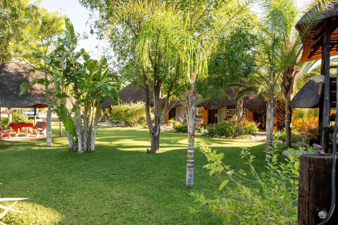 Lion'S Den Guesthouse Otjiwarongo Exterior photo