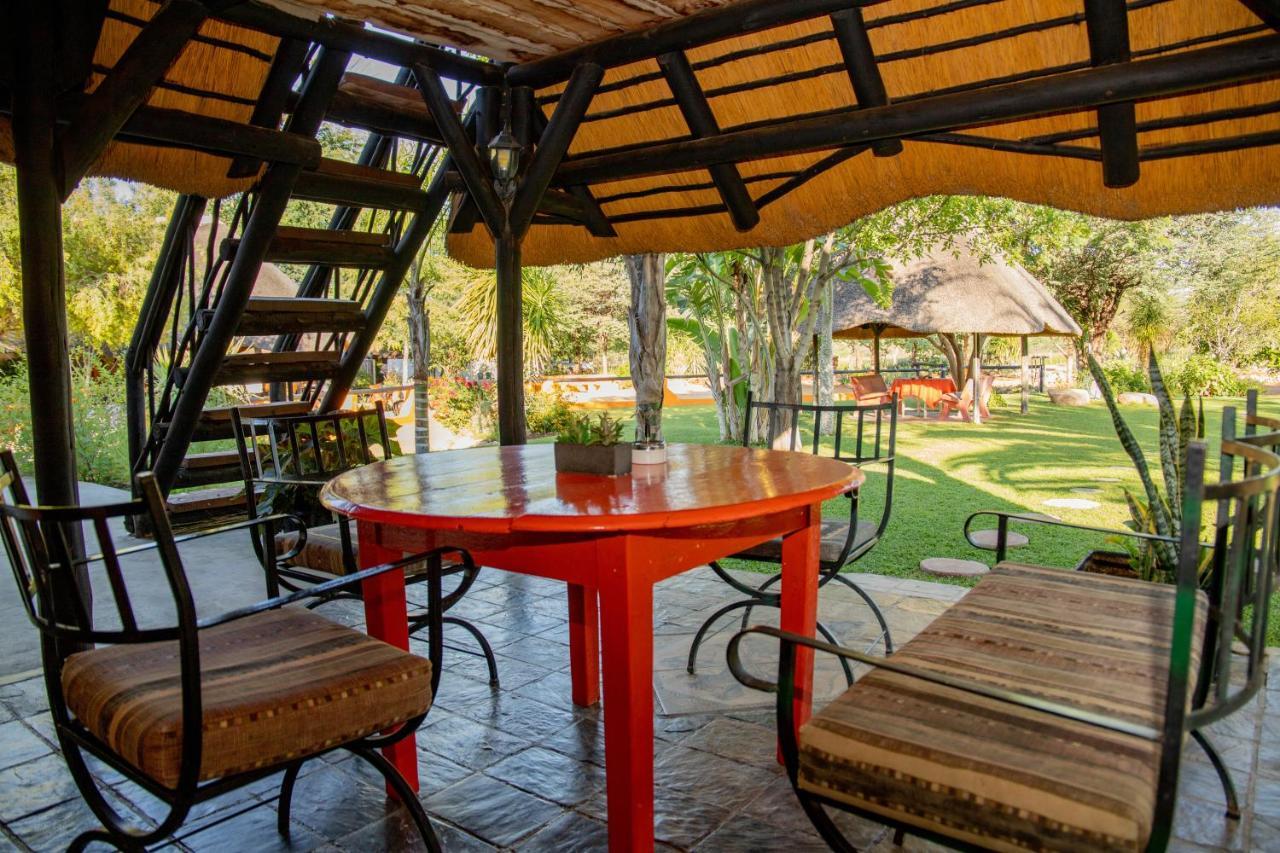 Lion'S Den Guesthouse Otjiwarongo Exterior photo