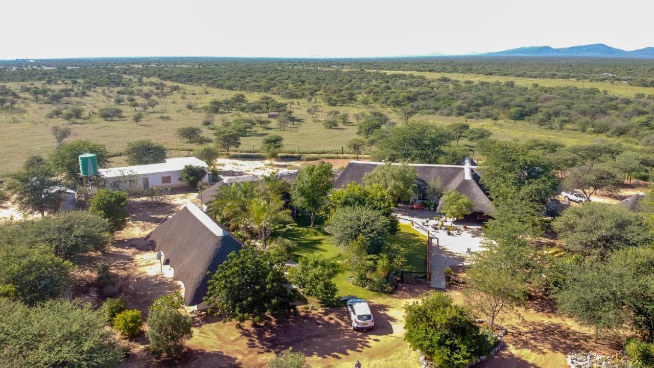 Lion'S Den Guesthouse Otjiwarongo Exterior photo