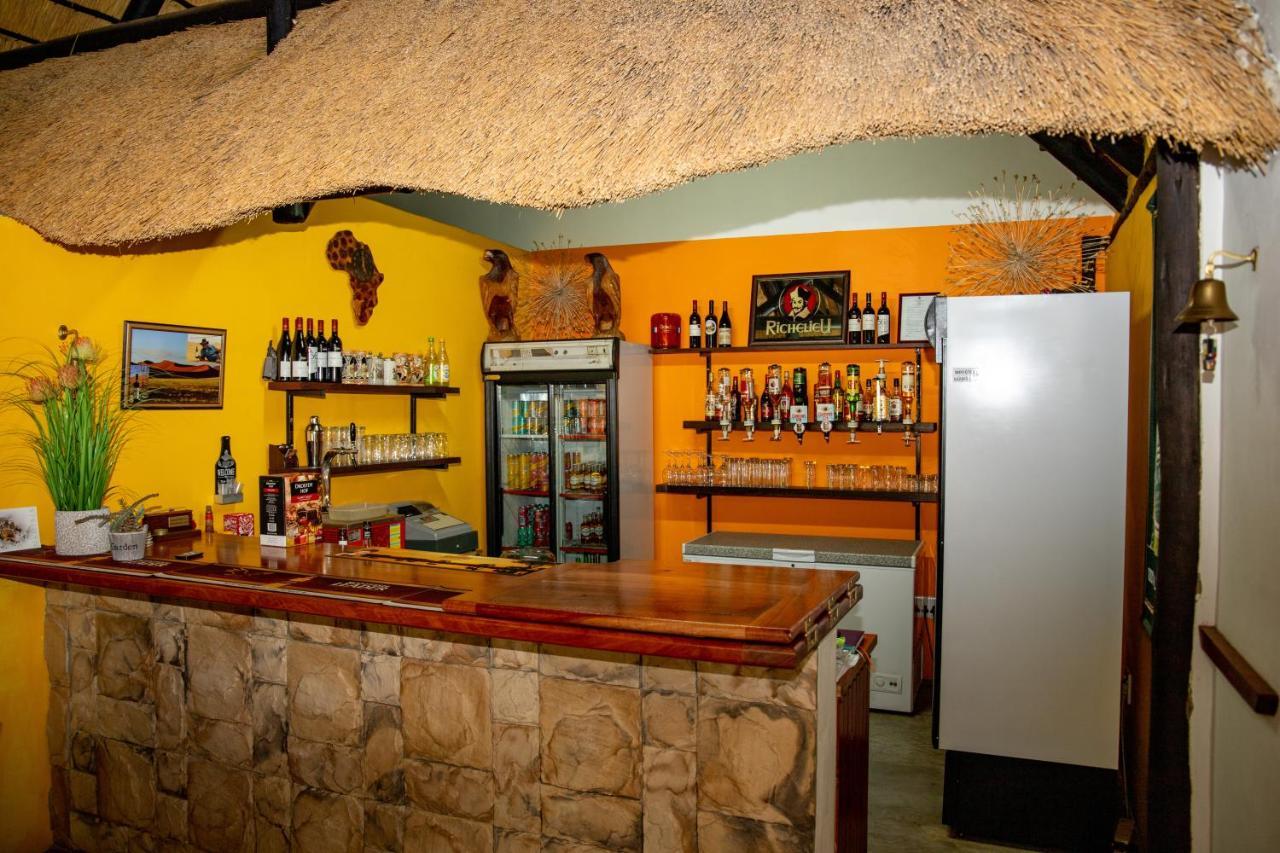 Lion'S Den Guesthouse Otjiwarongo Exterior photo